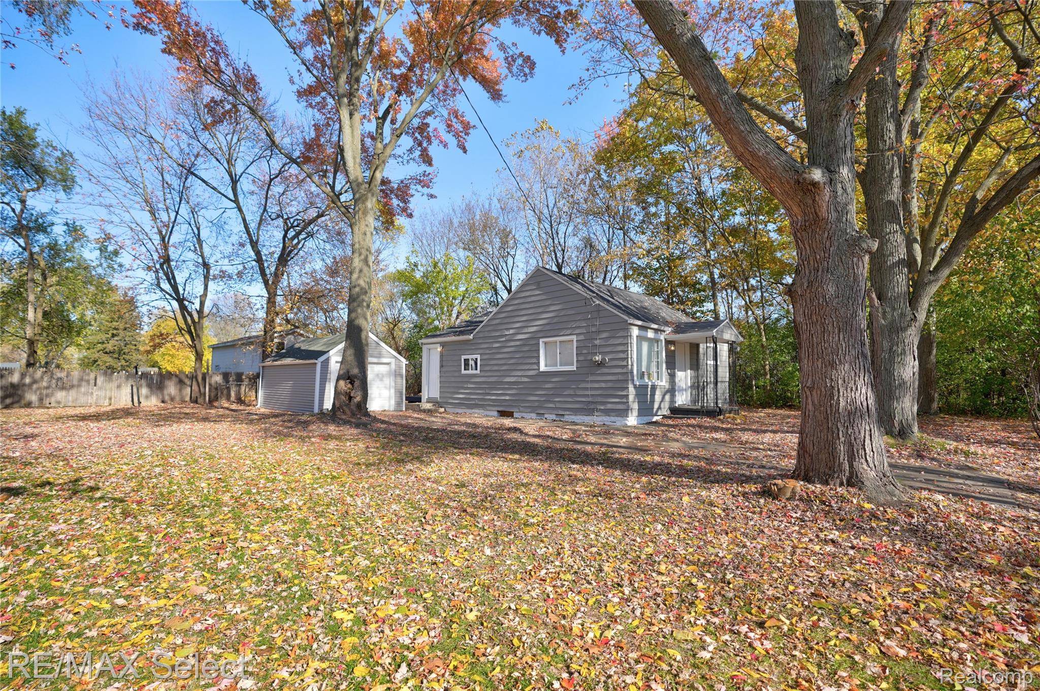 Grand Blanc, MI 48507,2429 Lincoln Manor DR