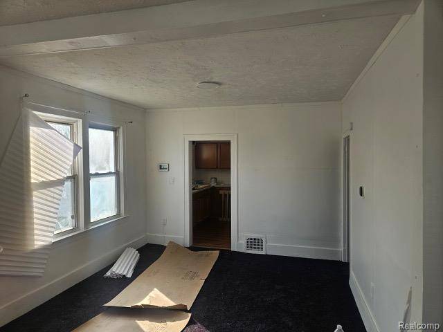 Detroit, MI 48213,5573 Montclair ST