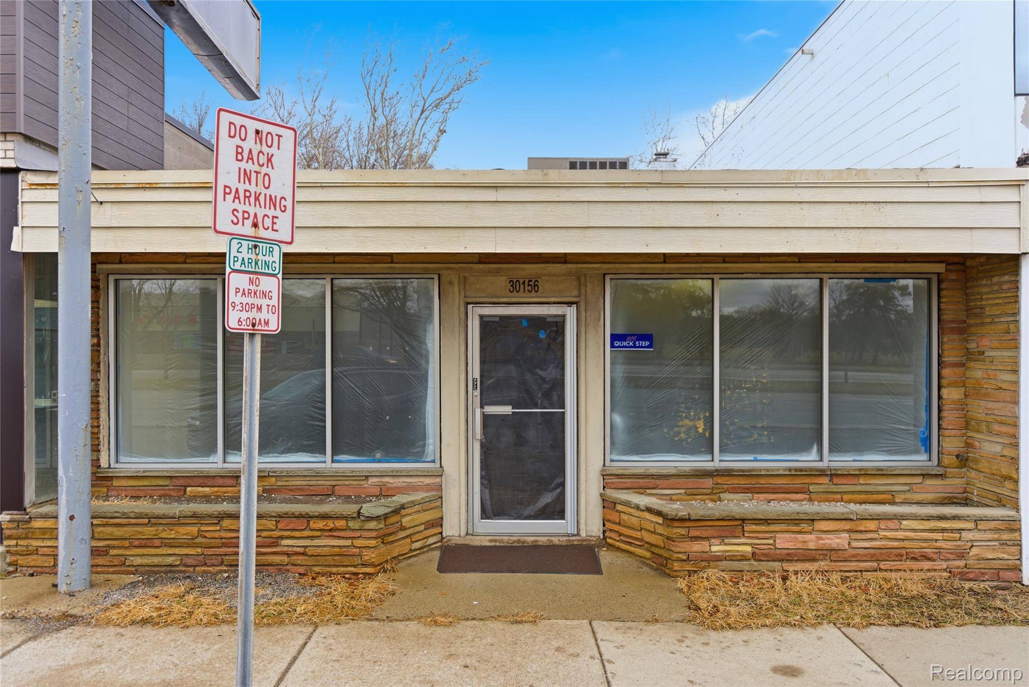 Royal Oak, MI 48073,30156 Woodward AVE