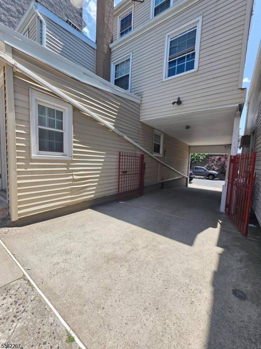 Newark City, NJ 07105,91 Barbara St