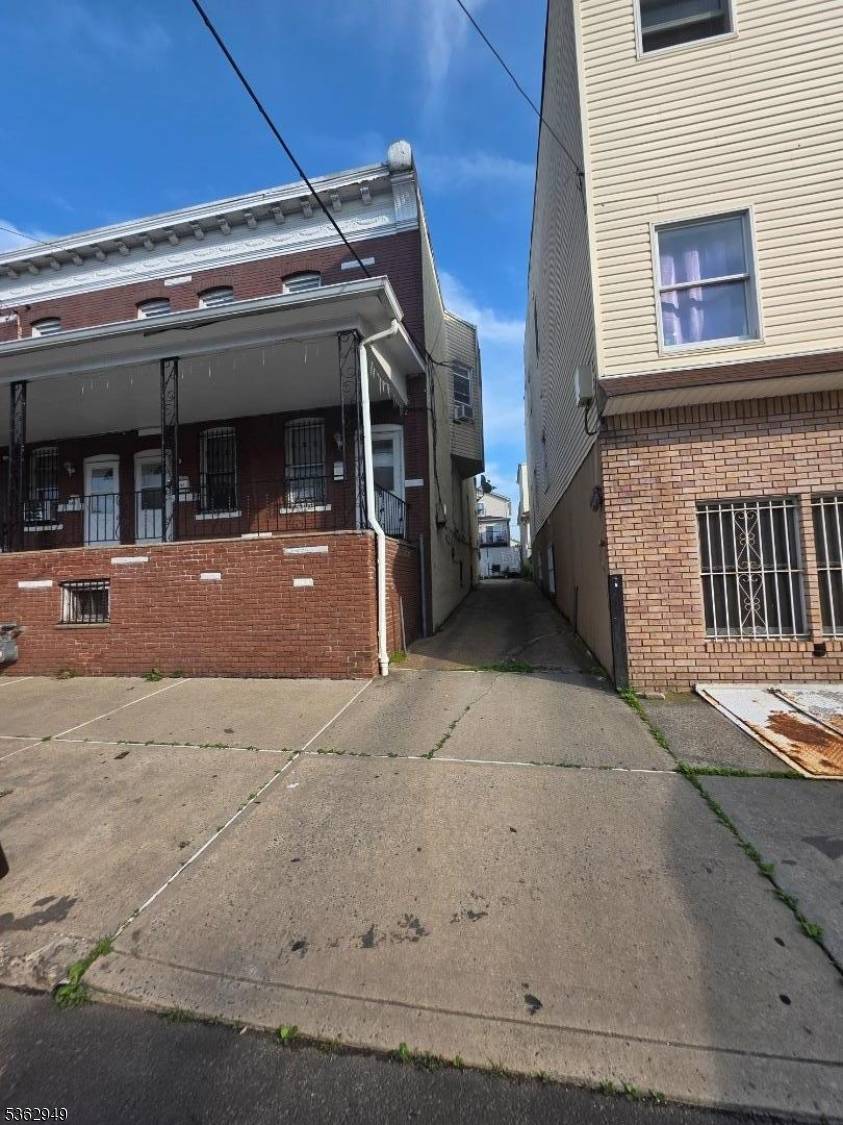 Elizabeth City, NJ 07202,32 Spencer St