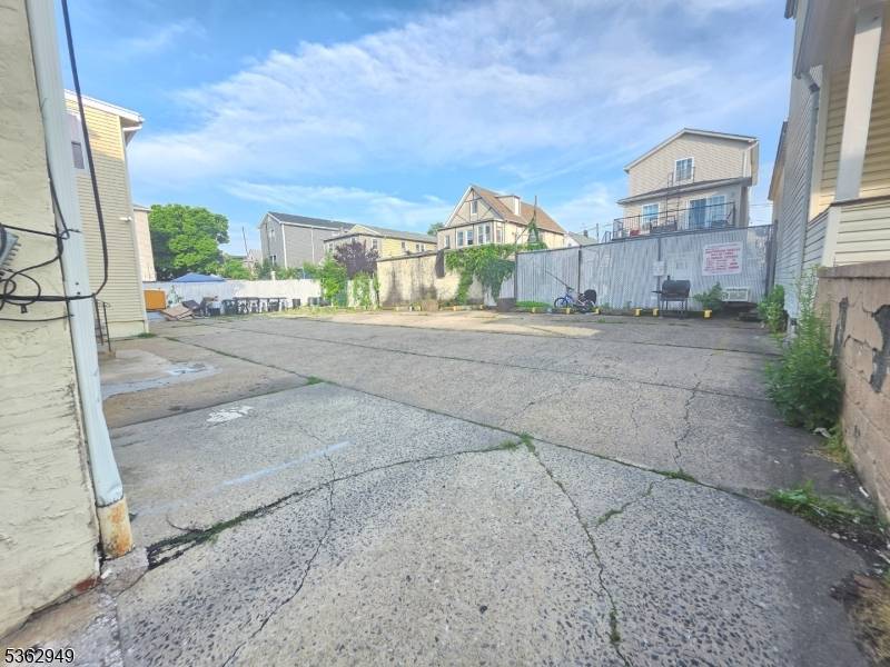 Elizabeth City, NJ 07202,32 Spencer St