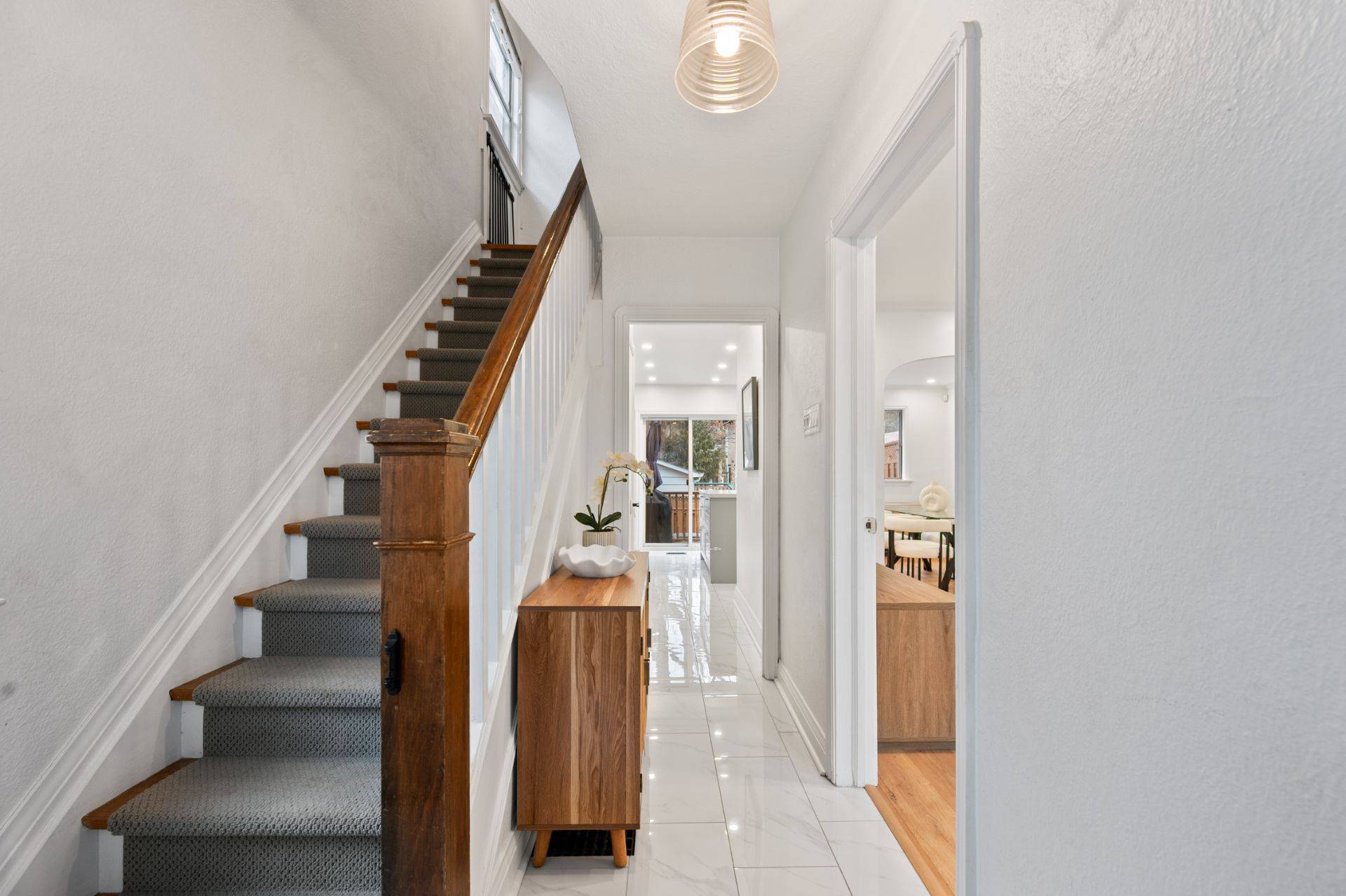 Toronto C11, ON M4G 2N5,54 Thursfield CRES