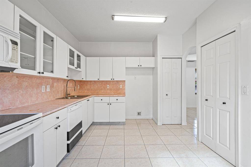 Miami Lakes, FL 33016,8520 NW 139th Ter #1602