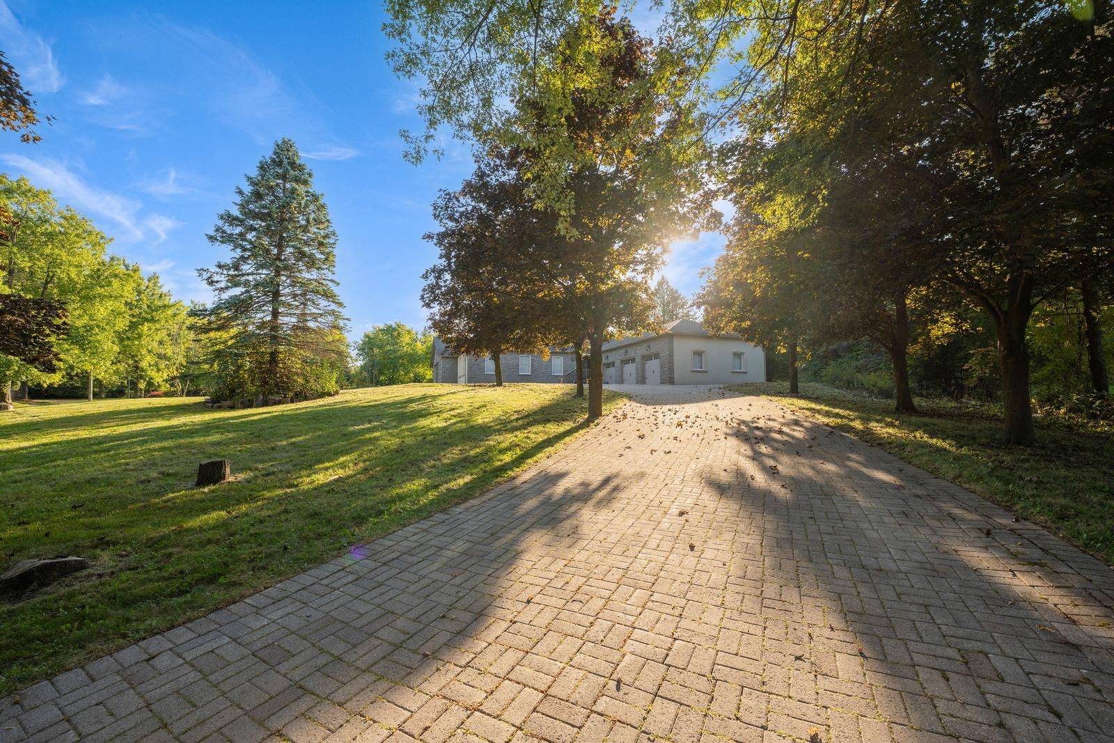 Richmond Hill, ON L4E 3M1,8 Ridgewood DR