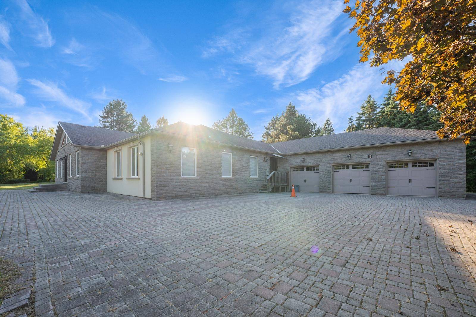 Richmond Hill, ON L4E 3M1,8 Ridgewood DR