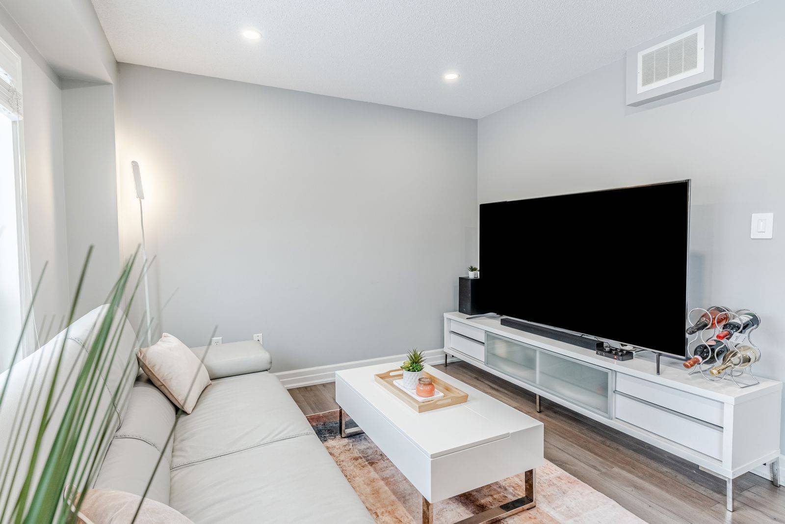 Barrie, ON L4M 7J8,34 Coronation Pkwy