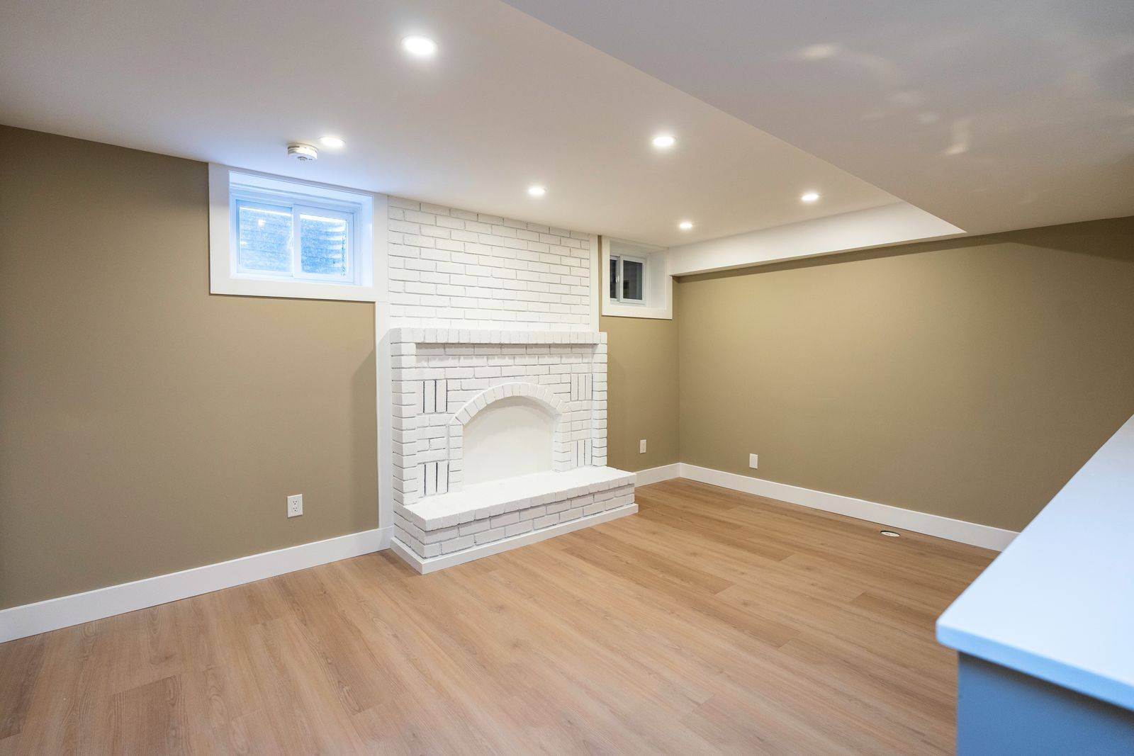 Barrie, ON L4N 6G8,16 Autumn LN #Lower