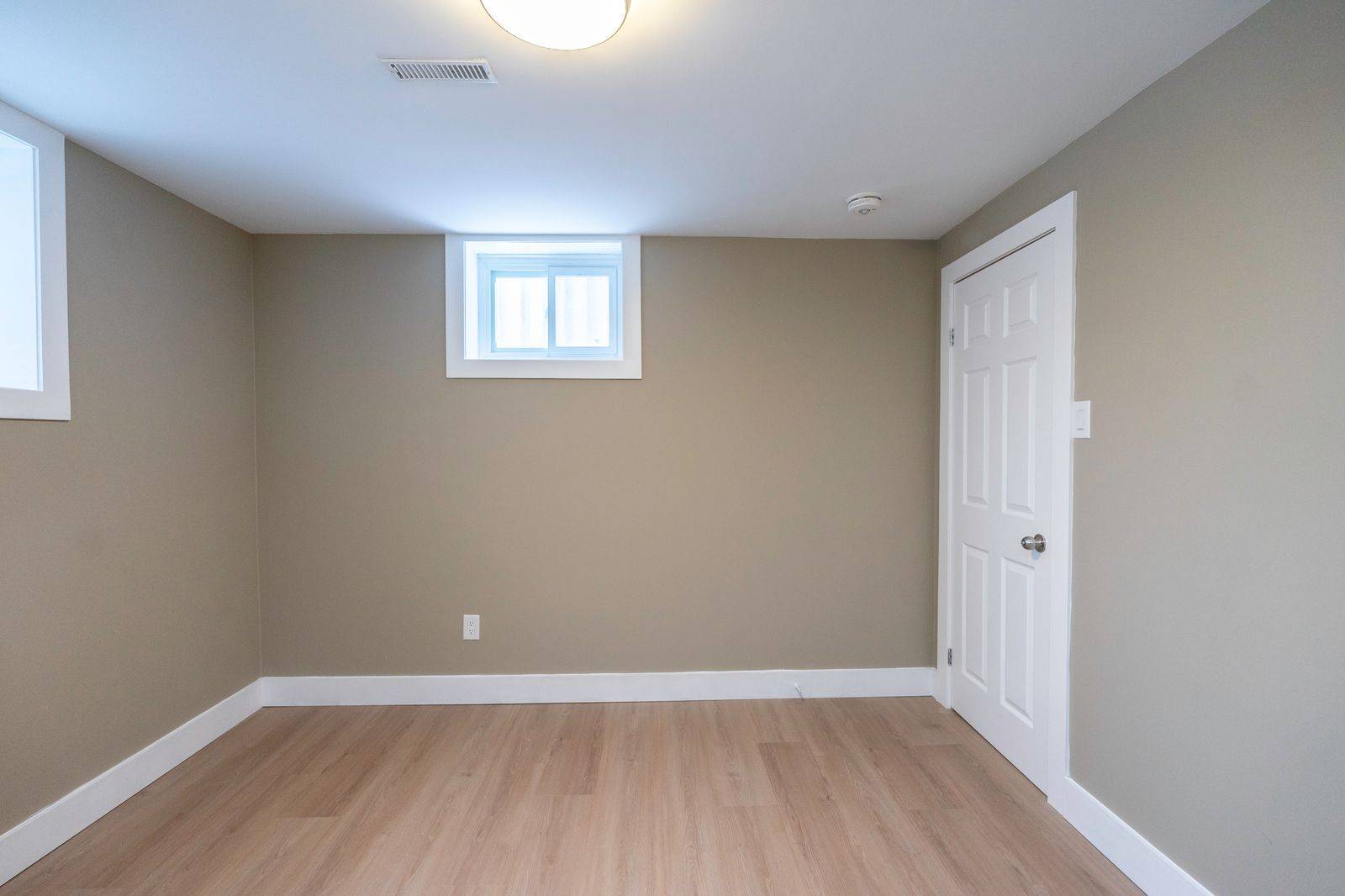 Barrie, ON L4N 6G8,16 Autumn LN #Lower