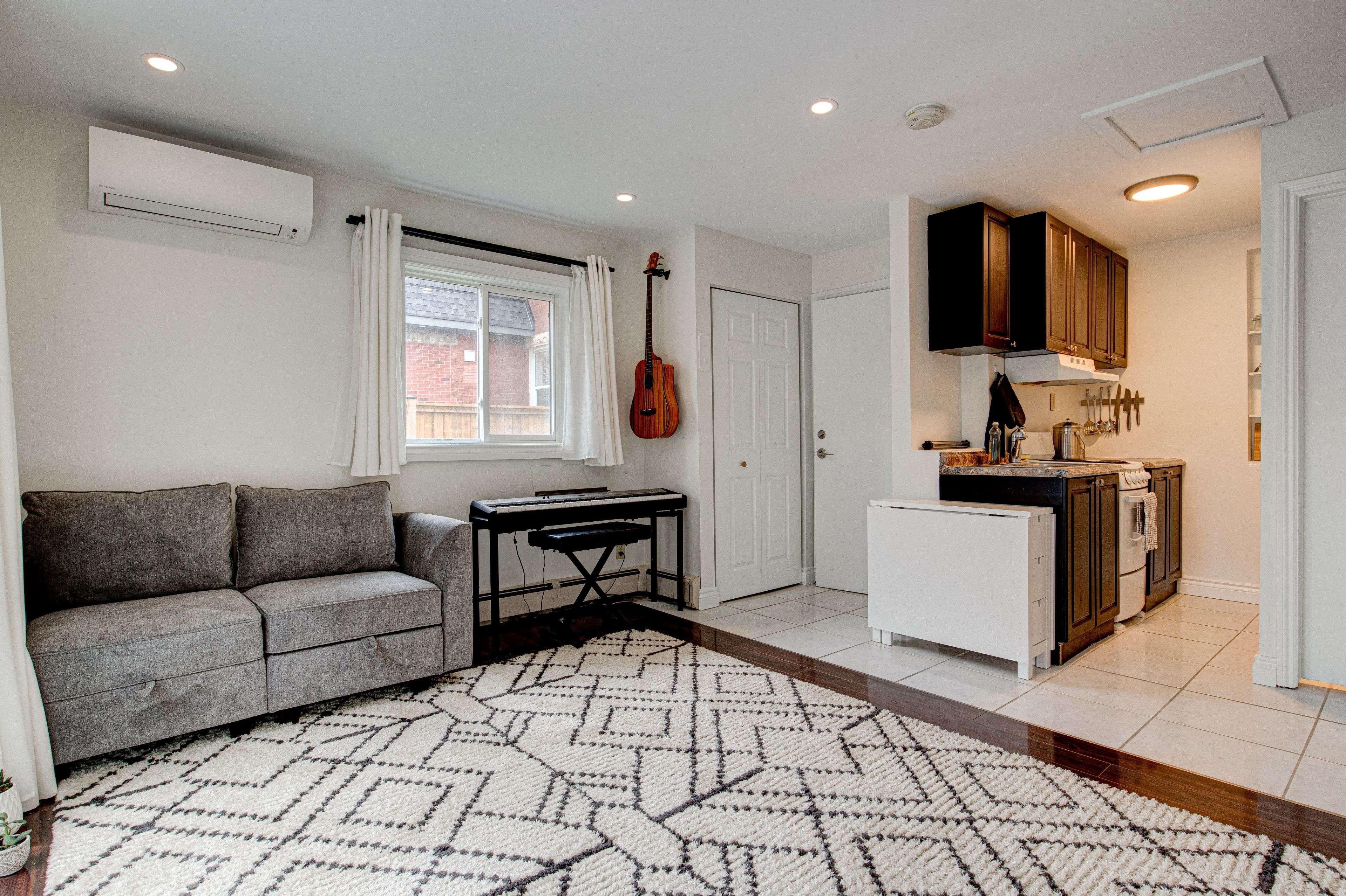 Guelph, ON N1H 2L6,205 Liverpool ST