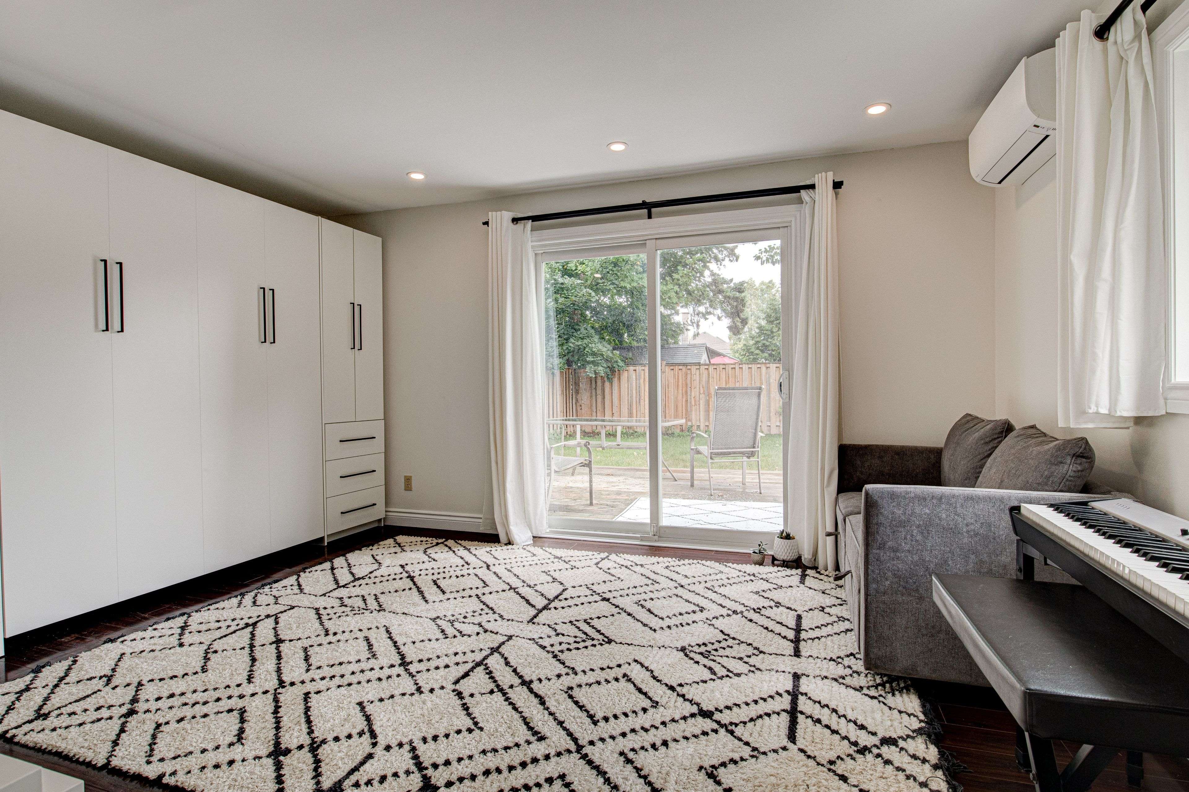 Guelph, ON N1H 2L6,205 Liverpool ST