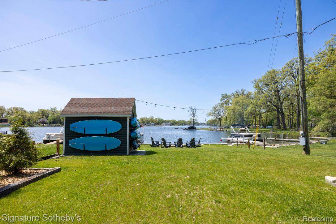 Brighton, MI 48114,1716 S HUGHES RD