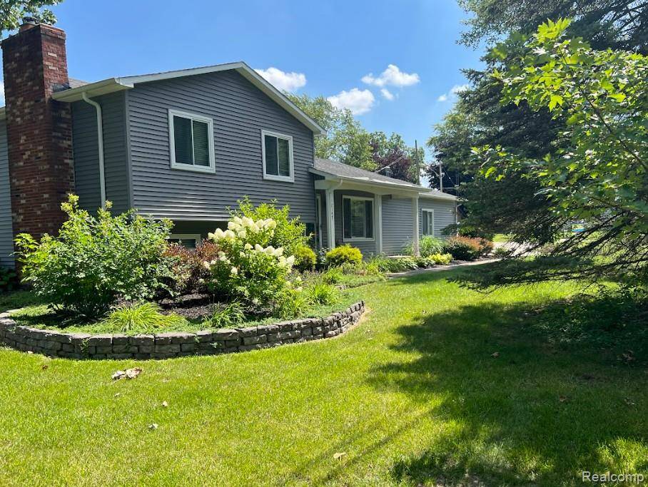 Fenton, MI 48430,12147 Torrey RD