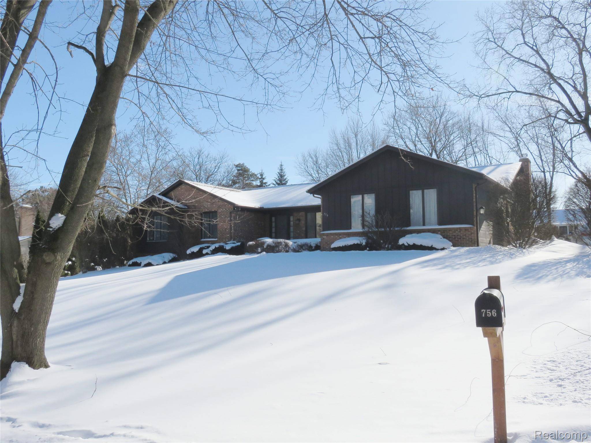 Bloomfield Hills, MI 48304,756 Great Oaks DR