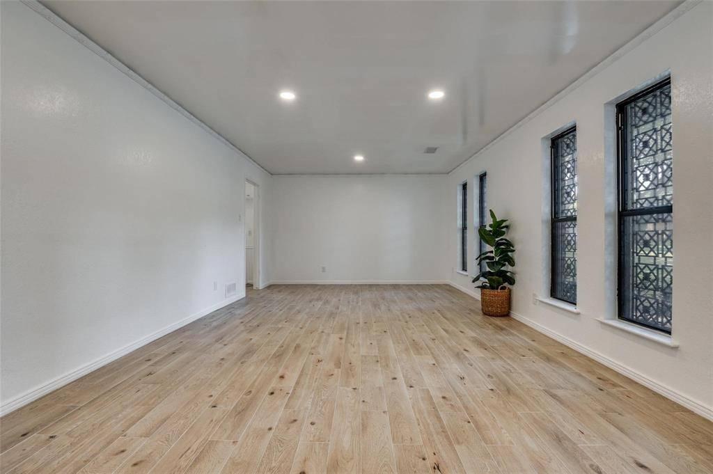 Dallas, TX 75232,6115 Red Bird Court