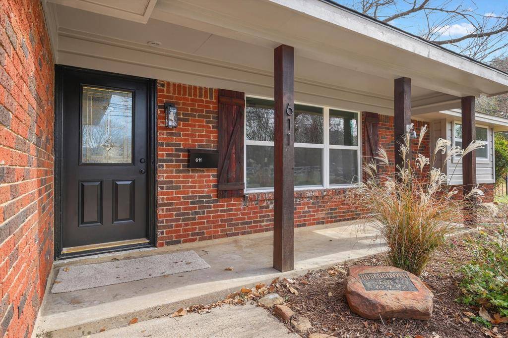 Arlington, TX 76013,611 Ravenwood Drive