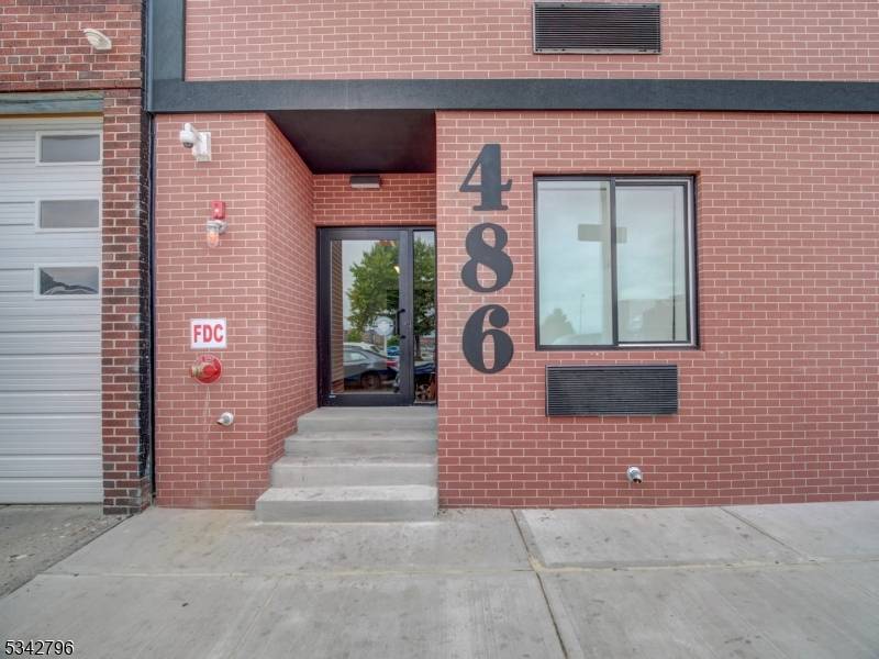 Newark City, NJ 07105,486 Market St