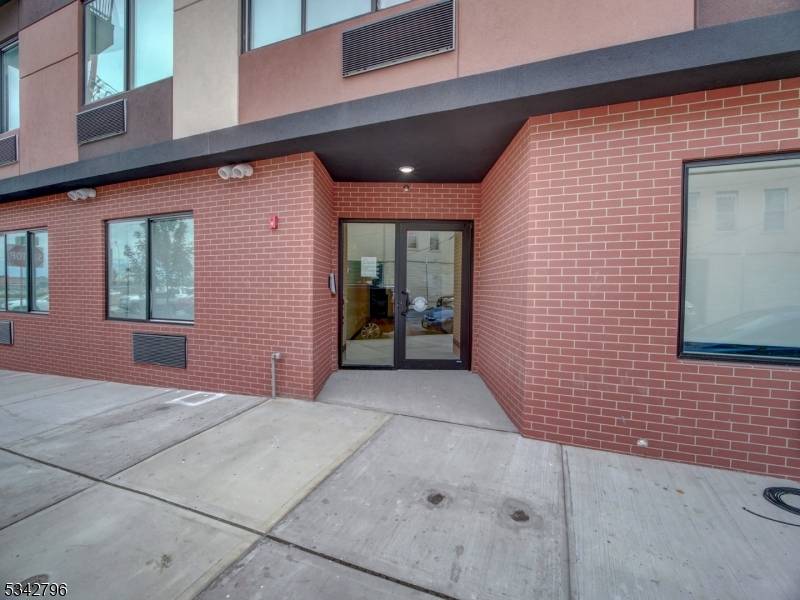 Newark City, NJ 07105,486 Market St