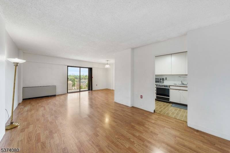 Linden City, NJ 07036,10 N Wood Ave #700