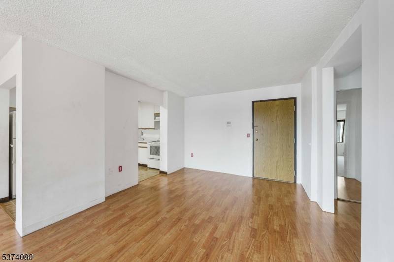 Linden City, NJ 07036,10 N Wood Ave #700