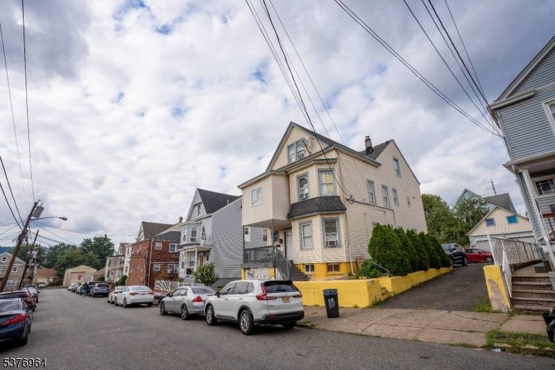 Paterson City, NJ 07522,186 Carbon St