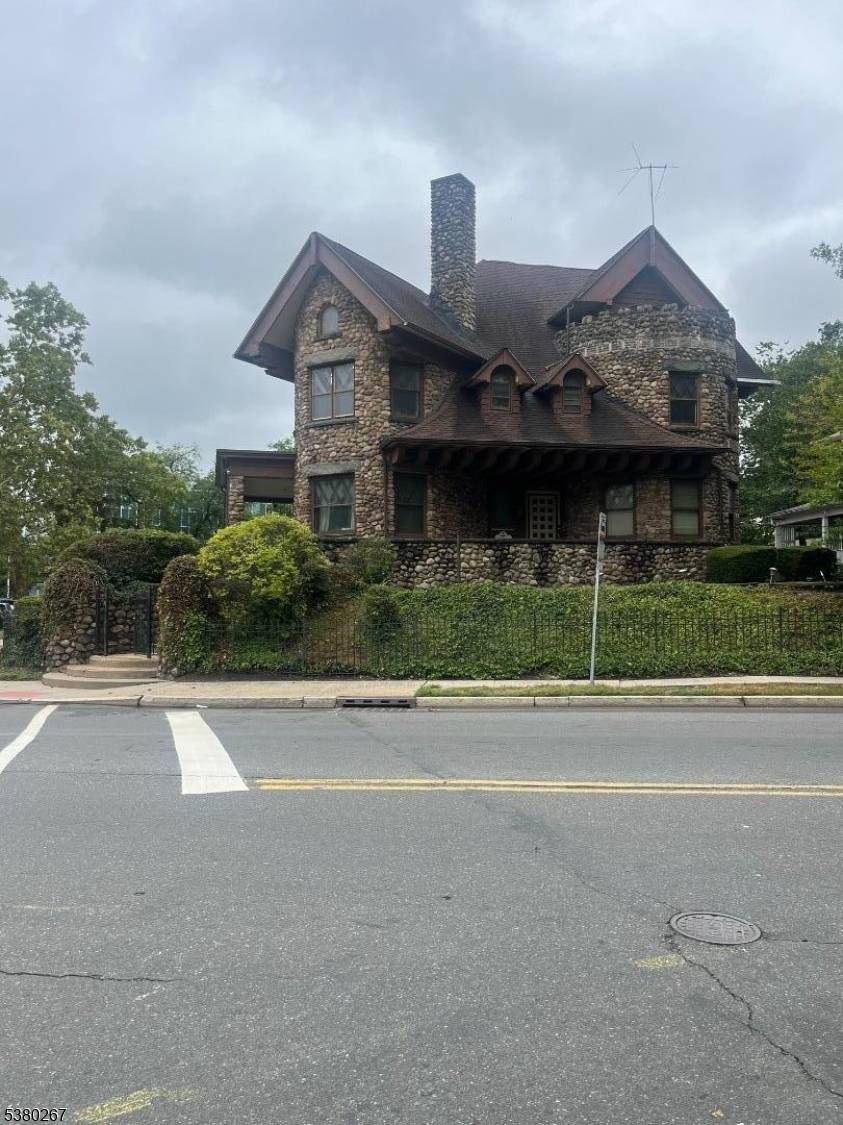 East Orange City, NJ 07017,57 Washington St