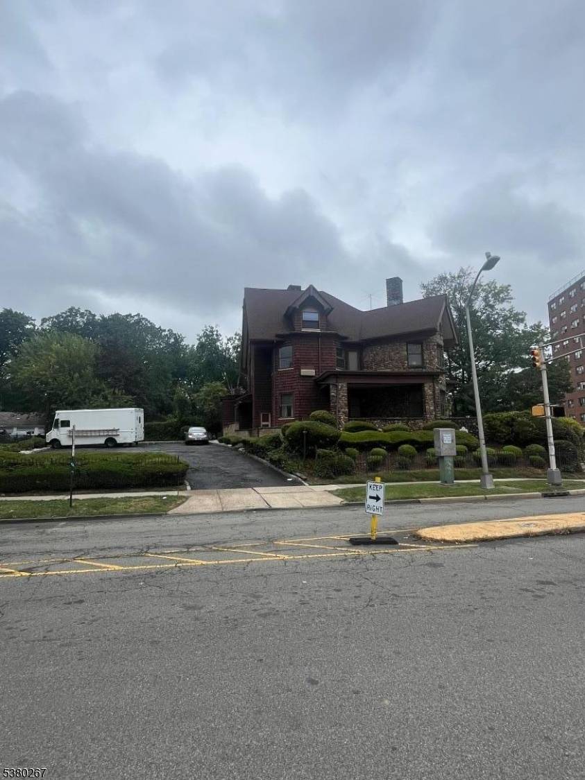 East Orange City, NJ 07017,57 Washington St