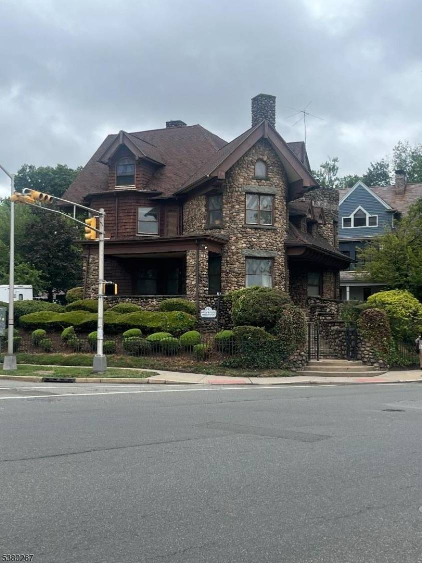 East Orange City, NJ 07017,57 Washington St