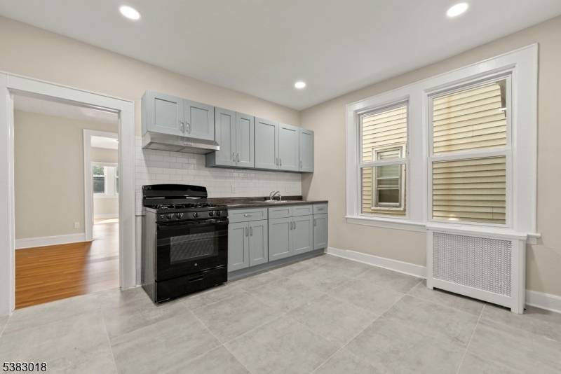 Newark City, NJ 07103,431 S 14Th St