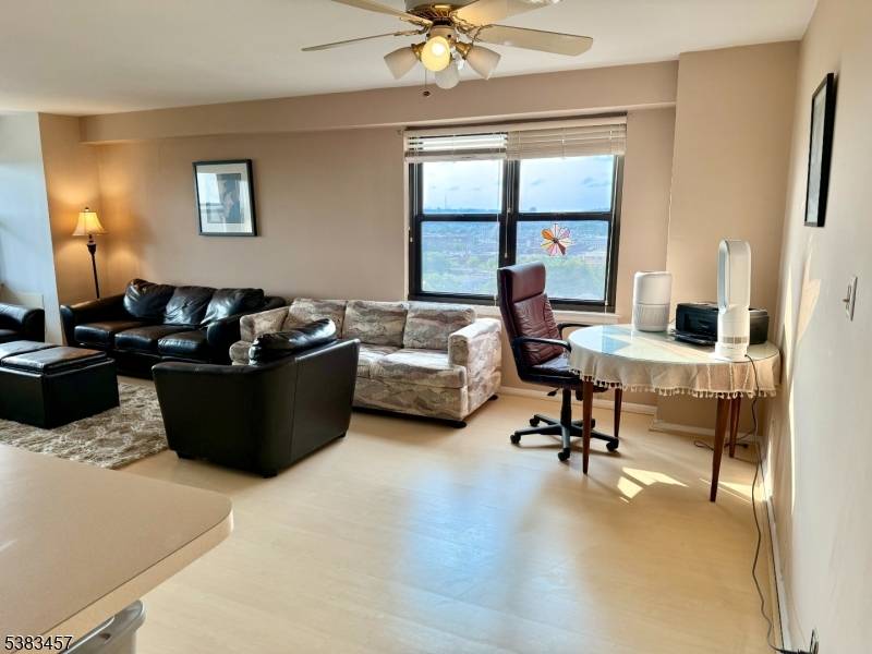 Passaic City, NJ 07055,285 Aycrigg Ave #19G