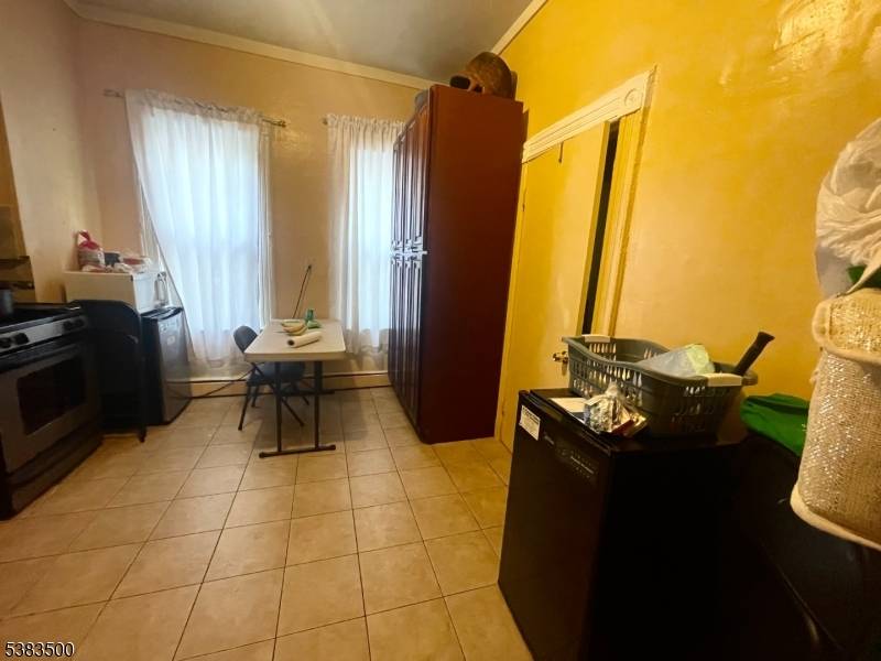 Passaic City, NJ 07055,208 4Th St