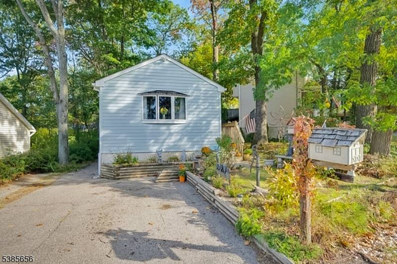 Hopatcong Boro, NJ 07843,5 Geneva Trl