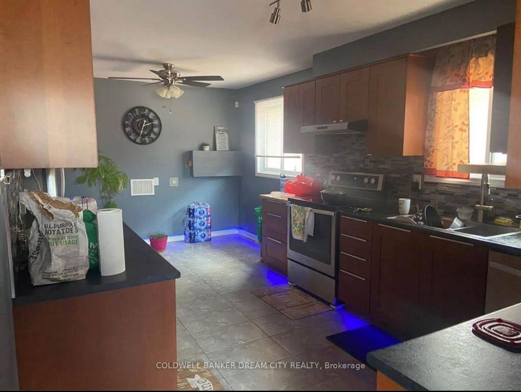 Brampton, ON L6Z 1J6,8 Maplehurst SQ