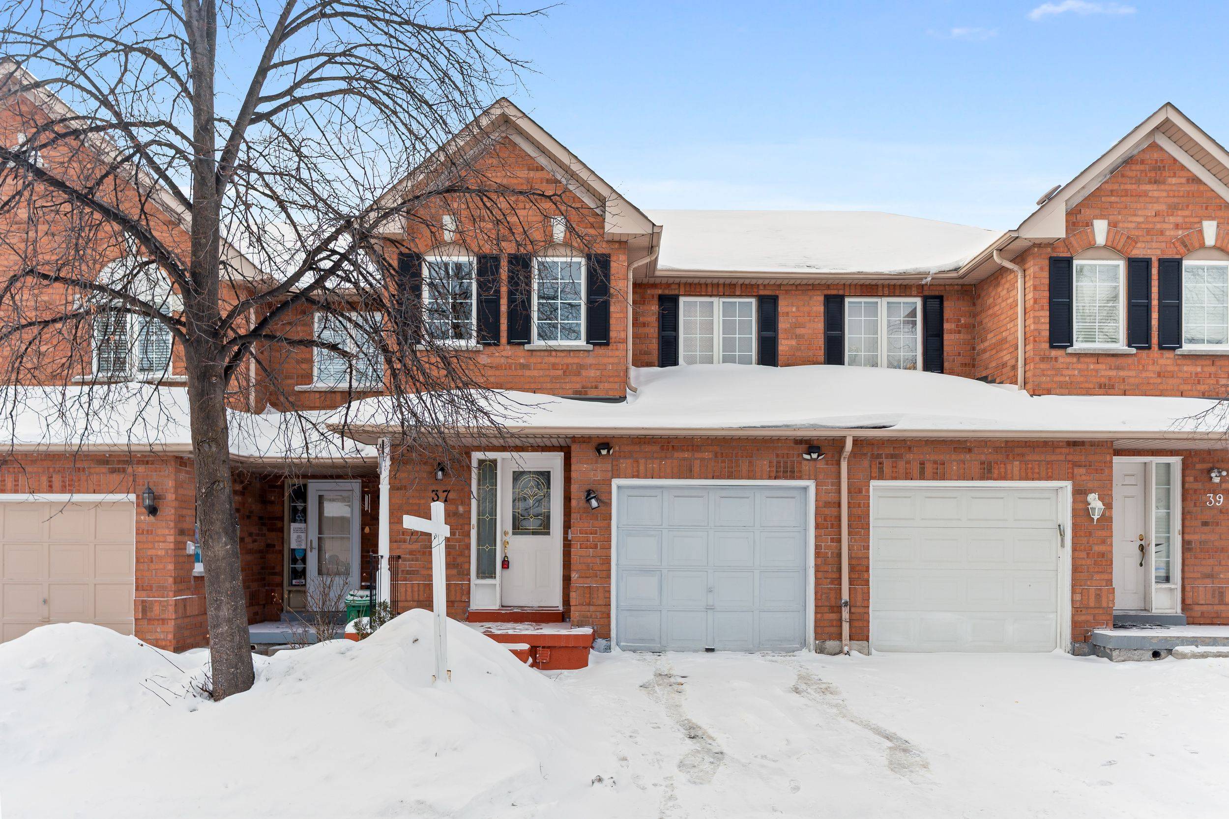 Brampton, ON L6Y 5B4,35 Malta AVE N #37