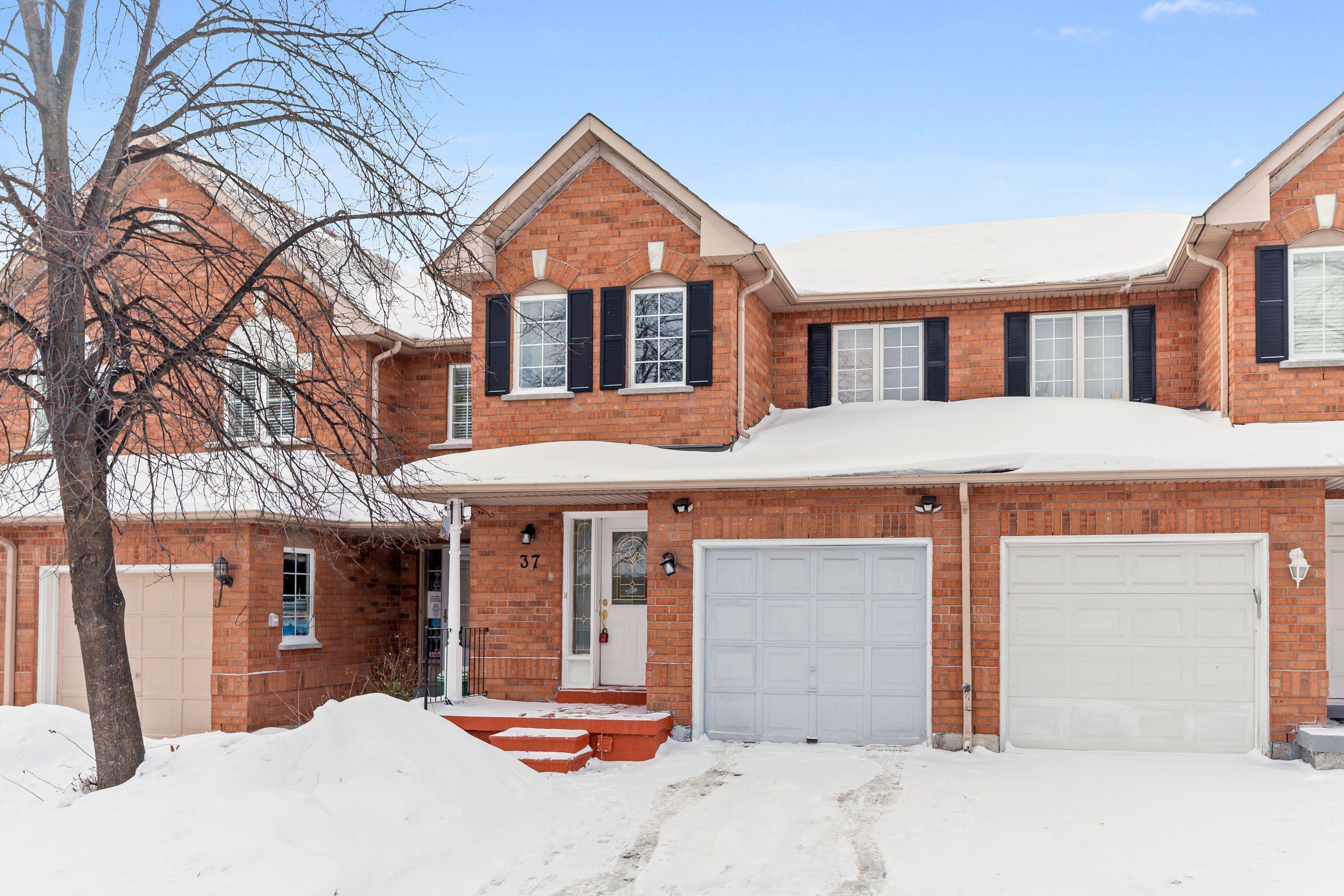 Brampton, ON L6Y 5B4,35 Malta AVE N #37