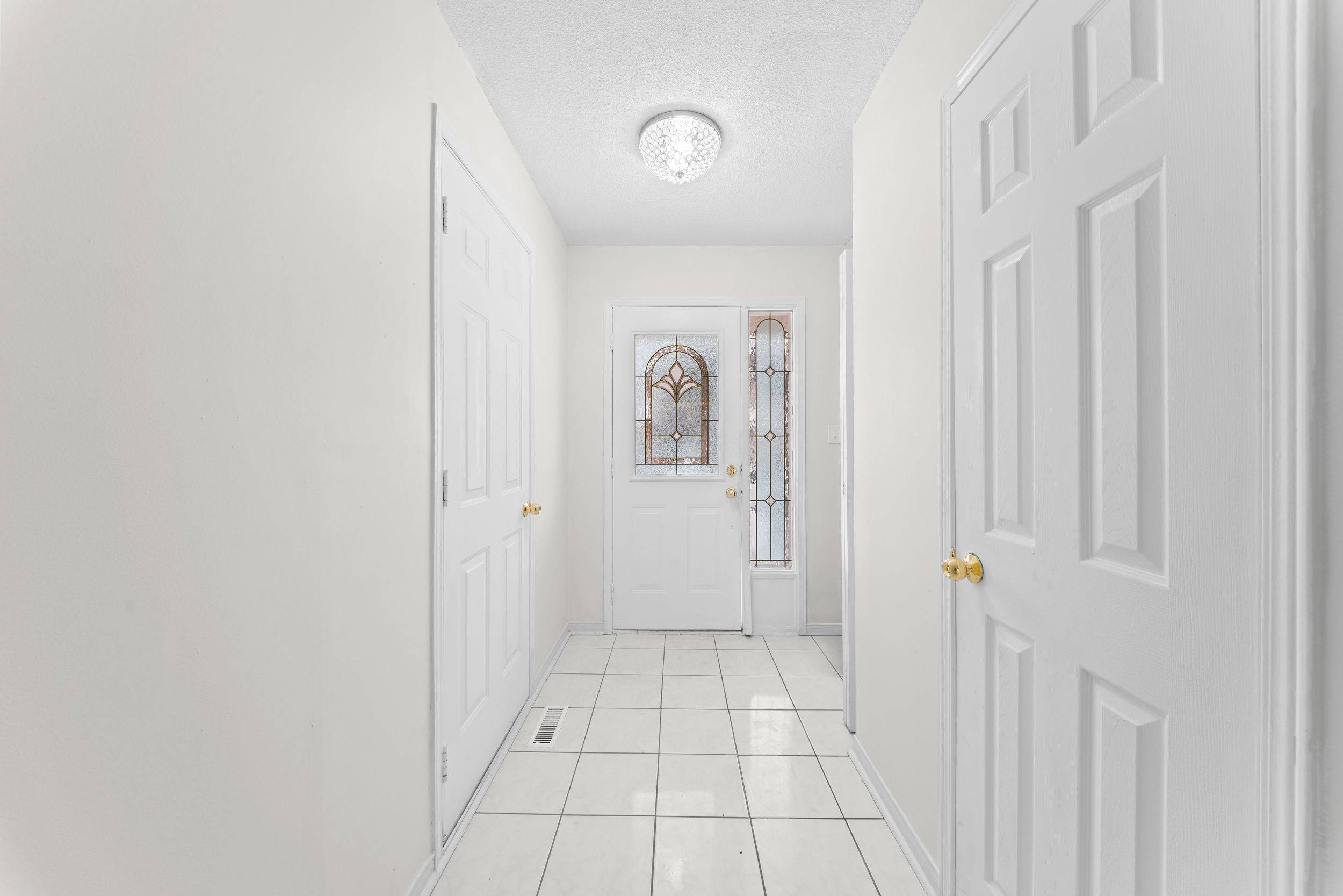 Brampton, ON L6Y 5B4,35 Malta AVE N #37