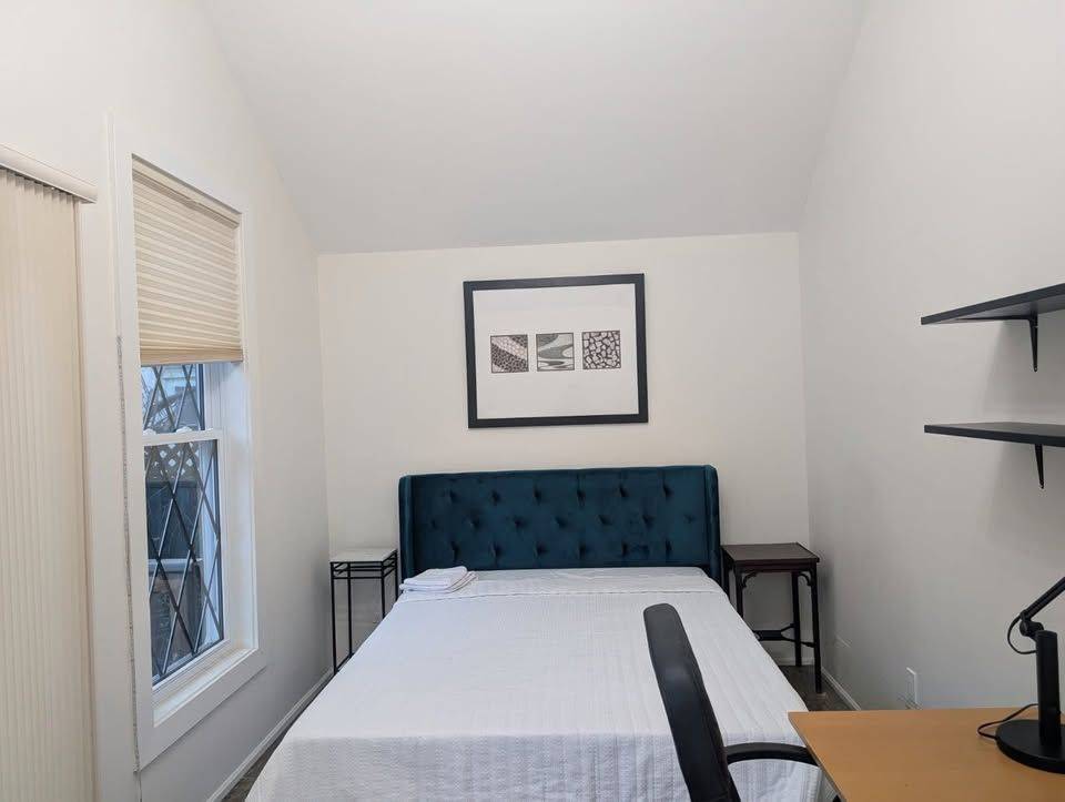 Toronto W06, ON M8V 2Y3,30 Fourth ST #Upstairs