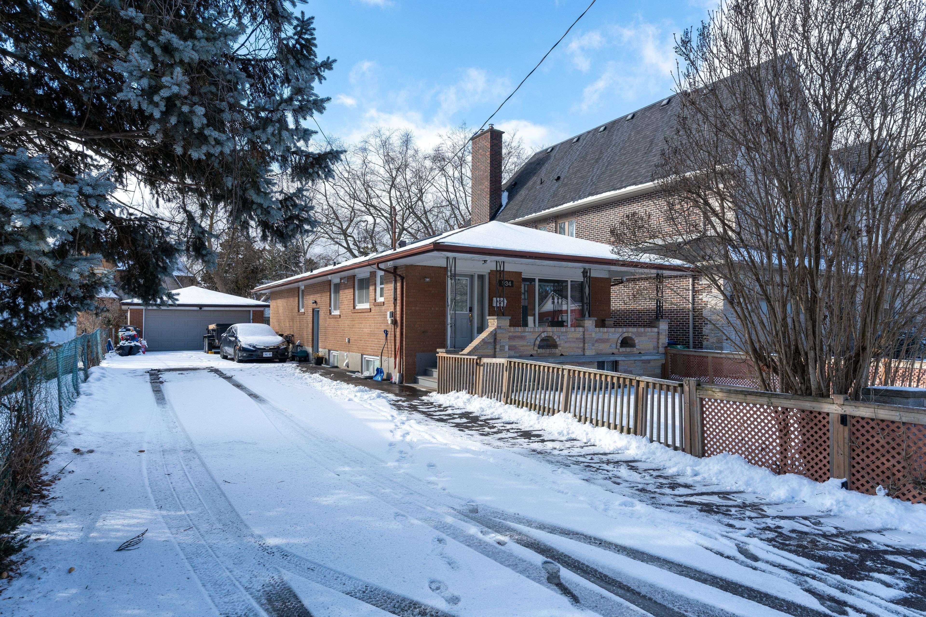 Mississauga, ON L5G 4E2,934 Beechwood AVE #Upper