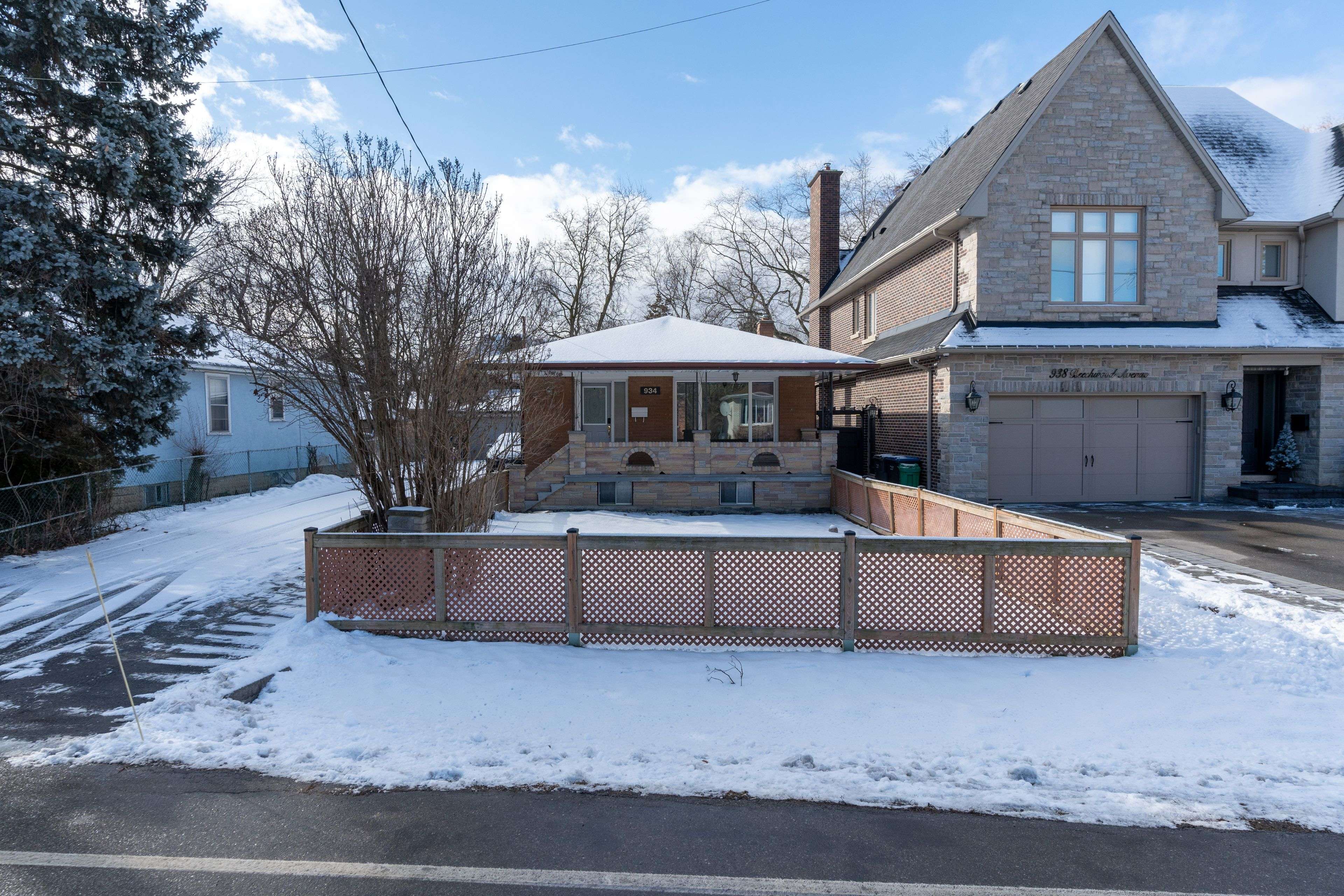 Mississauga, ON L5G 4E2,934 Beechwood AVE #Upper