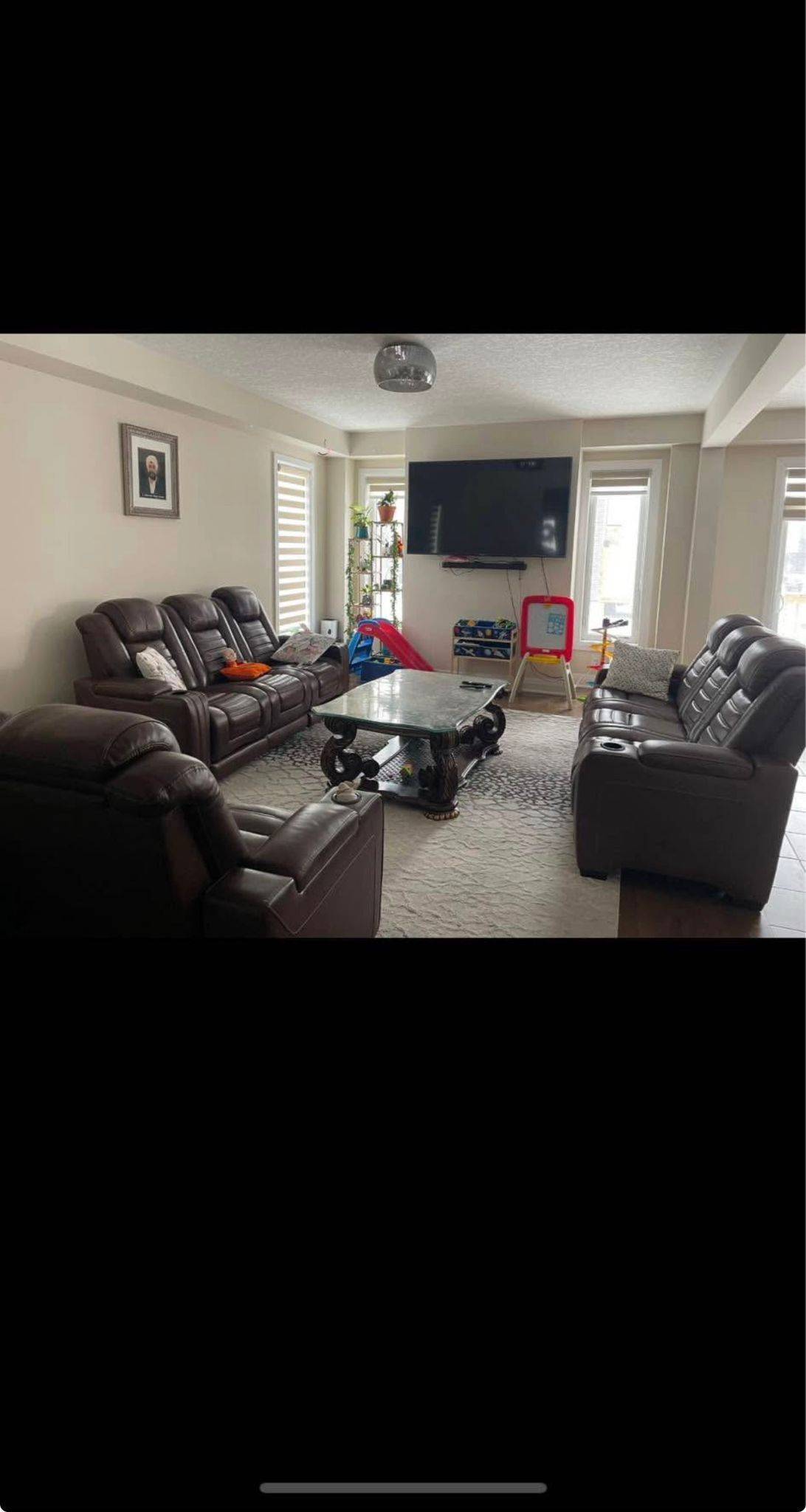 Kitchener, ON N2R 0P7,265 Woodbine AVE