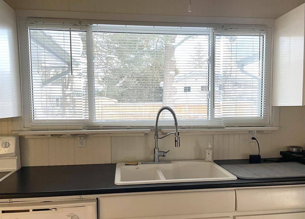 Huntsville, ON P1H 1N2,258 HUNTERS BAY DR