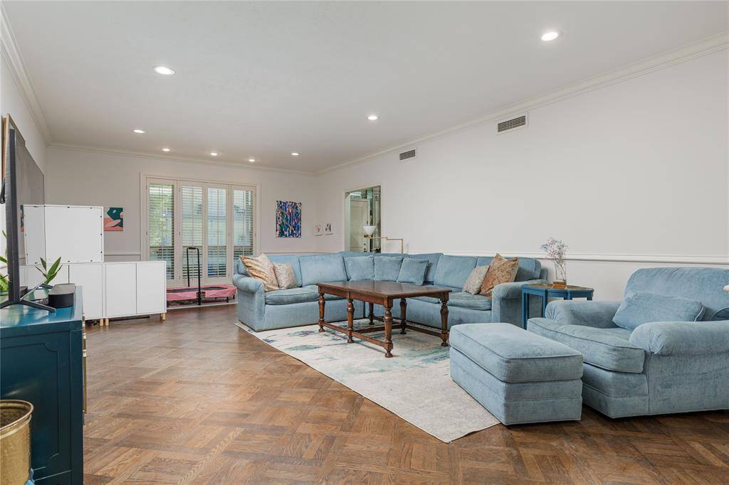 Dallas, TX 75225,6126 Averill Way #103W