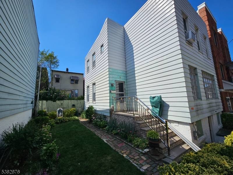 Jersey City, NJ 07306,121 De Kalb Ave