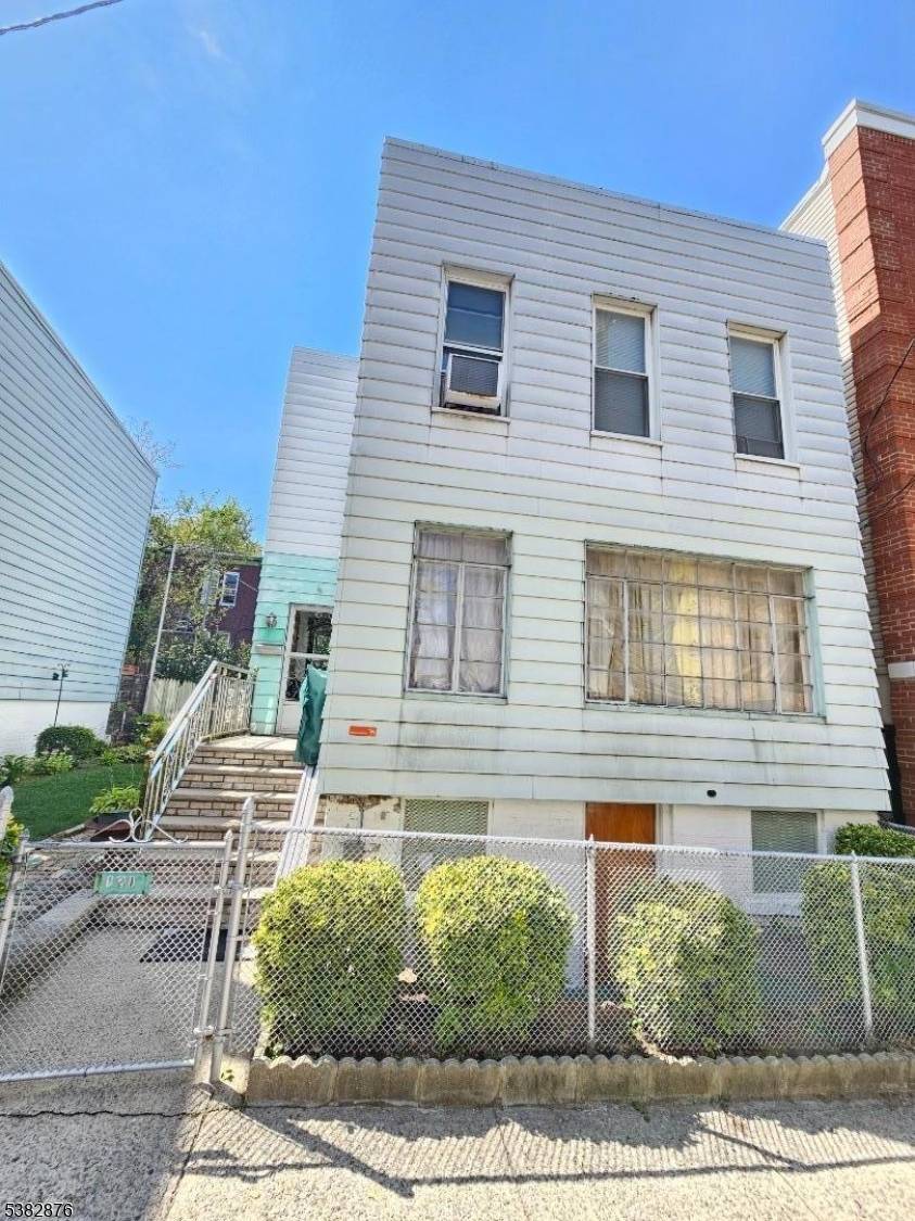 Jersey City, NJ 07306,121 De Kalb Ave
