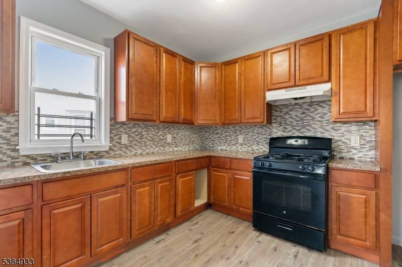 Newark City, NJ 07106,87 Columbia Ave #3