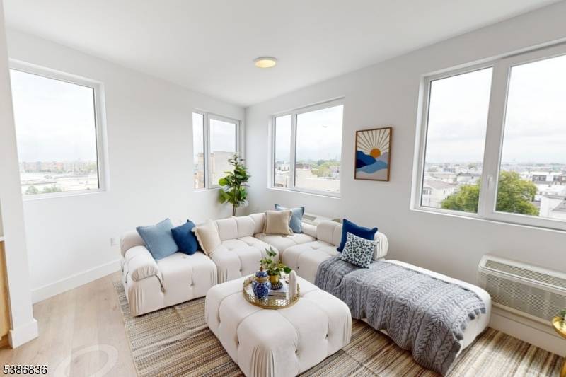 Newark City, NJ 07105,39 Madison St