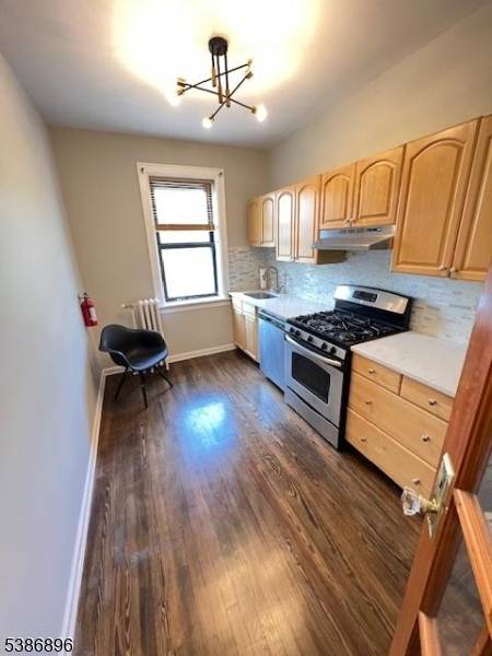 Hackensack City, NJ 07601,303 Hamilton Pl #D4