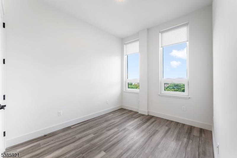 East Orange City, NJ 07017,55 Washington St #4j