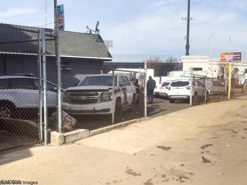 Newark City, NJ 07107,424 Bloomfield Ave