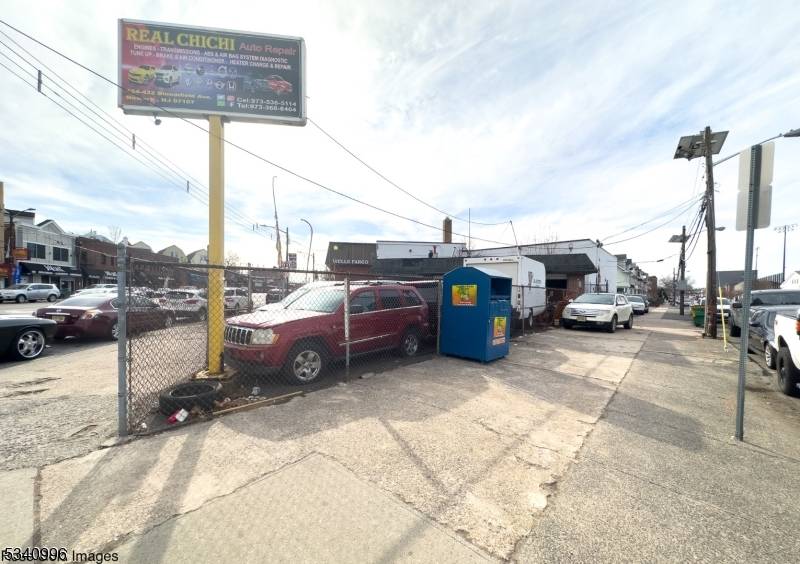 Newark City, NJ 07107,424 Bloomfield Ave